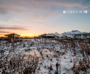 IBA U NÁS! Slnečný stavebný pozemok vo Veľkej Lomnici