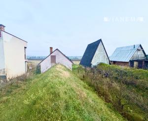 IBA U NÁS! 2X Chata, vinohrad s viničom, Bátorové Kosihy