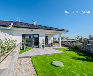 IBA U NÁS! Na predaj 4i dom-novostavba, 513m2, Lužianky