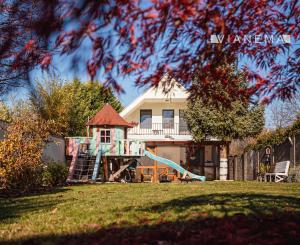 IBA U NÁS!! Zrekonštruovaný rodinný dom v Ivanke pri Dunaji