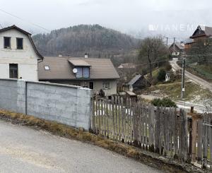 NA PREDAJ! Dom s výhľadmi na Strážovské vrchy-Košecké Rovné