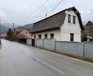 NA PREDAJ! Dom s výhľadmi na Strážovské vrchy-Košecké Rovné