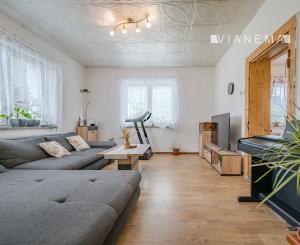 IBA U NÁS! Dom s výhľadom na Čachtický hrad, Višňové, NMnV