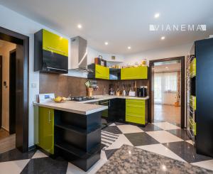 NA PREDAJ - Priestranný 5i rodinný dom, 190m2, Žilina, Varín