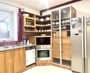 NA PREDAJ! Útulný 4i Rodinný dom s garážou Bošany centrum