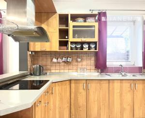 NA PREDAJ! Útulný 4i Rodinný dom s garážou Bošany centrum