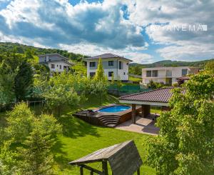 NA PREDAJ! 6-izbový dom s bazénom, Limbach