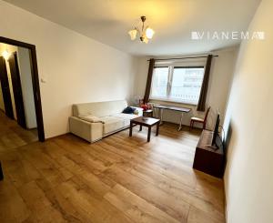 NA PREDAJ! Priestanný 2-izbový byt, Dúbravka, Nejedlého