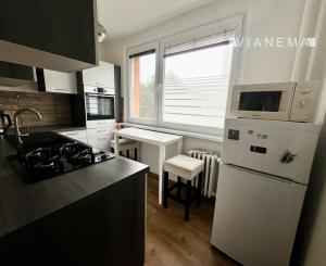 NA PREDAJ! Priestanný 2-izbový byt, Dúbravka, Nejedlého