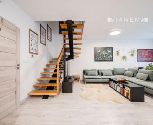 IBA U NÁS!Na predaj 4i rodinný dom + garáž, 149m2, Prievidza