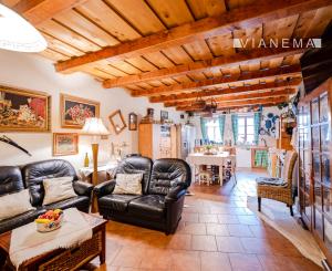 IBA U NÁS! Na predaj 7-izbový rodinný dom, 338 m2, Podhájska