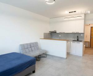 IBA U NÁS! Zrekonštruovaný 1i byt. Karlová Ves, Pribišová