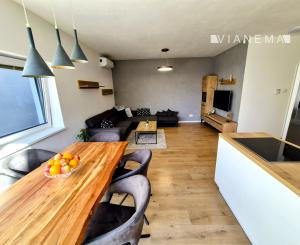 IBA U NÁS: Na predaj pekný 4i byt v rodinnom dome v Stupave.