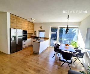 IBA U NÁS: Na predaj pekný 4i byt v rodinnom dome v Stupave.