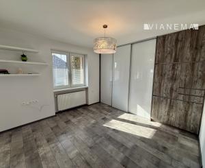 NA PREDAJ! 7 izbový zrekonštruovaný dvojgeneračný RD