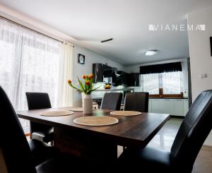 IBA U NÁS! Na predaj 6i Rezidencia Častkovce, bazén, 817m2