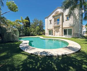 NA PREDAJ ŠPANIELSKO Luxusná Vila 300m od pláže,Los Monteros