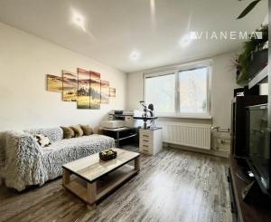 IBA U NÁS! Na predaj 2i byt v Dúbravke, komplet.rekonš. 51m2