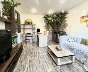 IBA U NÁS! Na predaj 2i byt v Dúbravke, komplet.rekonš. 51m2