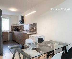 NA PREDAJ! 4 i zariadený dvojpodlažný RD - Lehnice Sása