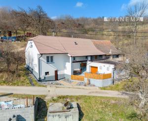 IBA U NÁS! Na predaj útulná chalupa LUBINA, polosamota 958m2