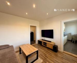 NA PREDAJ! Úžasný 1 izbový byt + loggia na TERASE!