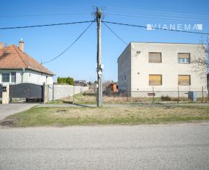 IBA U NÁS! 7 izbový dom s veľkým pozemkom 1685 m2 v pôvodnej časti Miloslavova - Investičná príležitosť