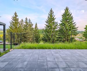 IBA U NÁS! Byt s benefitmi domu, 4i, terasa a pozemok 450m2