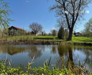 NA PREDAJ! Priestranný pozemok s vlastným jazerom – Maďarsko