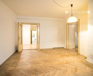 IBA U NÁS! Staromestský 2 izbový byt v pôvodnom stave, 83 m²