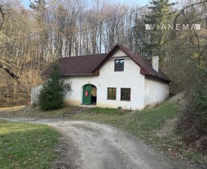 IBA U NÁS! Rodinný dom na polosamote pri lese - Nová Bošáca