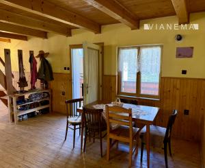 IBA U NÁS! Rodinný dom na polosamote pri lese - Nová Bošáca