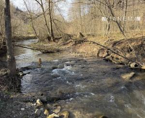NA PREDAJ! Rekreačný pozemok pri potoku v obci Valaská Belá