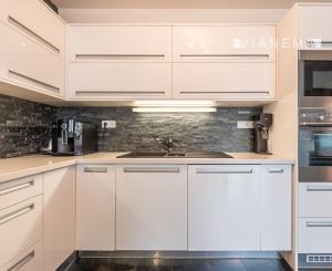 NA PREDAJ! 4 izbový byt s parkovaním Bratislava-Dúbravka