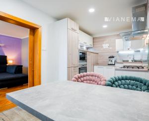 IBA U NÁS! Na predaj pekný 3i byt po rekonštr.TN-Sihoť, 65m2