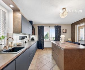 IBA U NÁS! Nádherná 6i vila, 335m2, Skalka nad Váhom,Trenčín