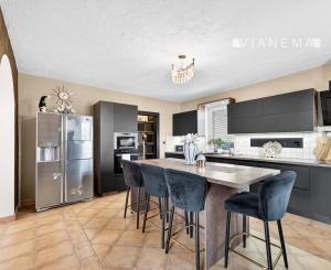 IBA U NÁS! Nádherná 6i vila, 335m2, Skalka nad Váhom,Trenčín