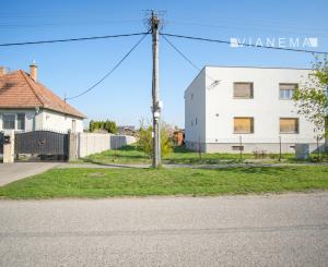 IBA U NÁS! 7 izbový dom s veľkým pozemkom v pôvodnej časti Miloslavova