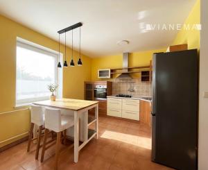 ** IBA U NÁS! Pezinok, Časť Muškát, Hroznová ulica**