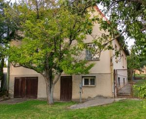 IBA U NÁS! Na predaj rodinný dom 360m², pozemok 1070m², Vrbov