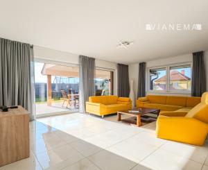 IBA U NÁS! Na predaj 5i priestranný dom, Zamarovce, okres TN