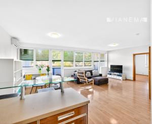 IBA U NÁS! Pekný a priestranný 4-izbový byt s dvomi lodžiami a parkovaním v projekte Koprivnica