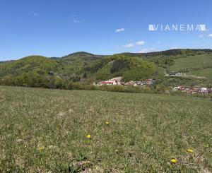 IBA U NÁS! Väčší pozemok s výhľadom nad obcou Zubák,o.Púchov