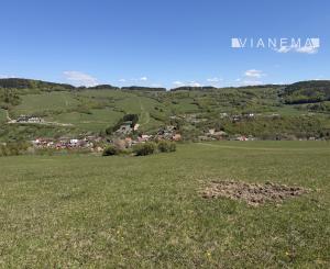 IBA U NÁS! Väčší pozemok s výhľadom nad obcou Zubák,o.Púchov