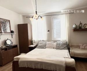 NA PREDAJ! 5i veľký rodinný dom, 230m2, obec Brezolupy, BNB