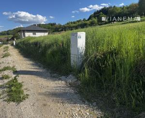 IBA U NÁS!  Stavebný pozemok, 750m2, Zemiansky Kvášov, PB