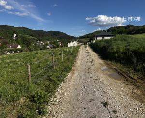 IBA U NÁS!  Stavebný pozemok, 750m2, Zemiansky Kvášov, PB