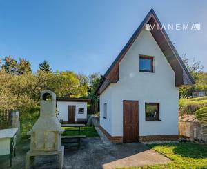 IBA U NÁS! Na predaj chatka novostavba Trenčín Chrásť,448 m2