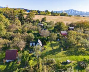 IBA U NÁS! Na predaj chatka novostavba Trenčín Chrásť,448 m2