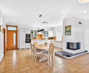 IBA U NÁS!Rodinný 6i dom-sídlo, 9008m2 pozemok, Nová Baňa
